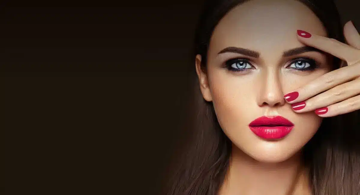 trendy nails and lash